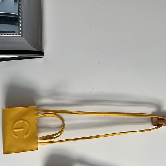 small yellow shopping bag - Picture 4 of 5